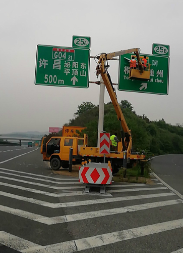 高速交通指示牌廠(chǎng)家、高速標(biāo)志牌價(jià)格、高速路牌廠(chǎng)家首選鄭州億路通標(biāo)牌廠(chǎng)